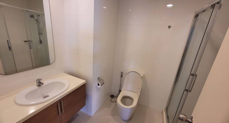 For rent 4 bedrooms condo in Watthana, Bangkok