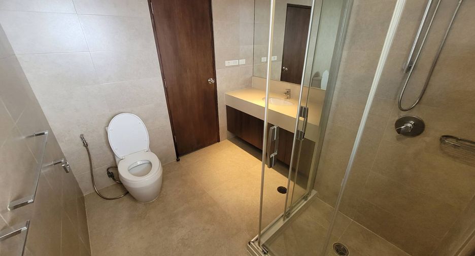 For rent 4 bedrooms condo in Watthana, Bangkok