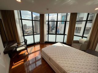 For rent 3 bedrooms condo in Khlong Toei, Bangkok