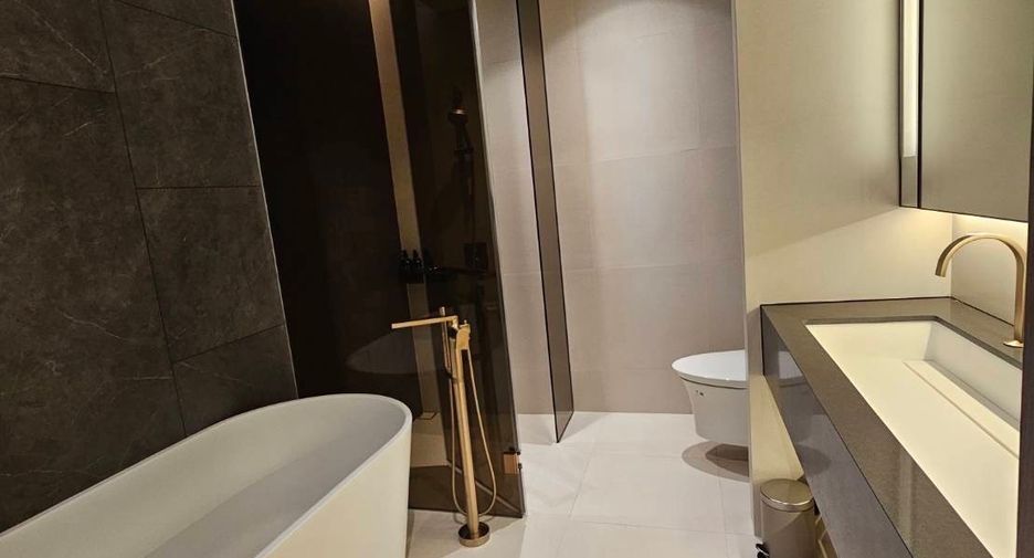 For rent 2 bedrooms condo in Khlong Toei, Bangkok