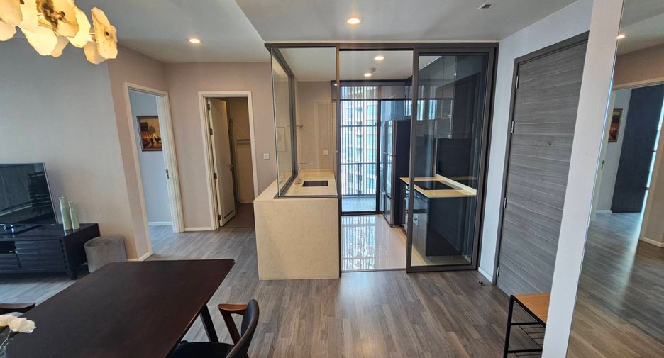 For rent 2 bedrooms condo in Khlong Toei, Bangkok
