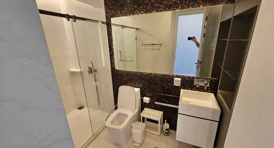 For rent 2 bedrooms condo in Khlong Toei, Bangkok