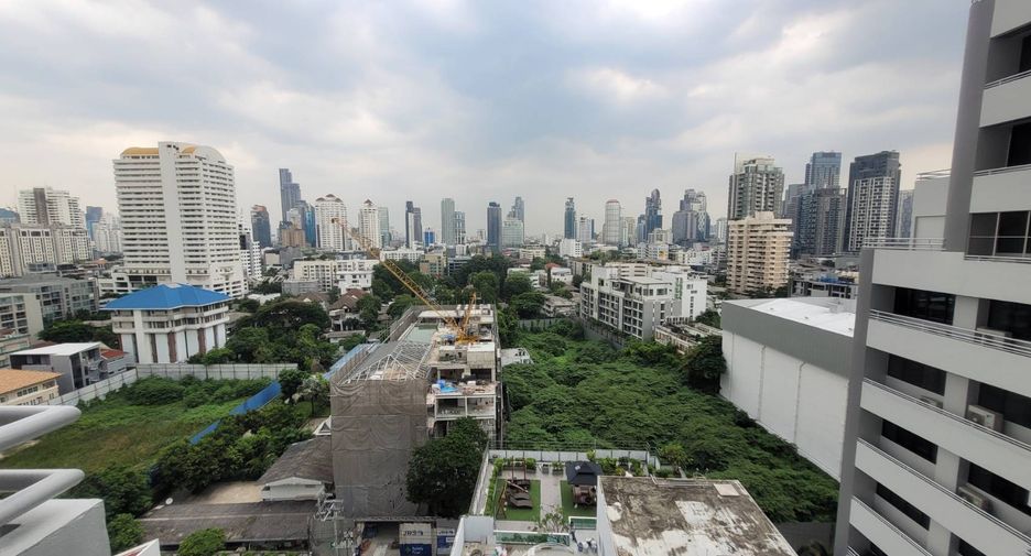 For rent 2 bedrooms condo in Khlong Toei, Bangkok