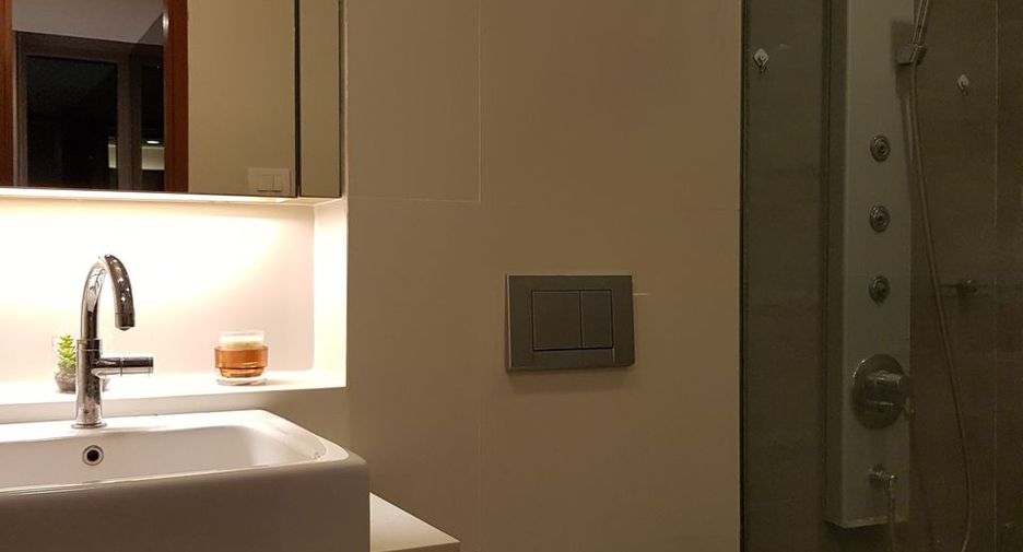 For rent 2 bedrooms condo in Khlong Toei, Bangkok