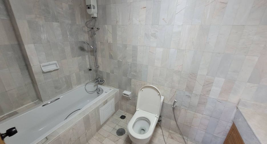 Аренда и продажа 3 спальни кондо в Щаттхана, Бангкок