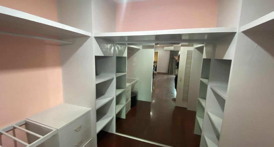 Аренда 3 спальни кондо в Щаттхана, Бангкок