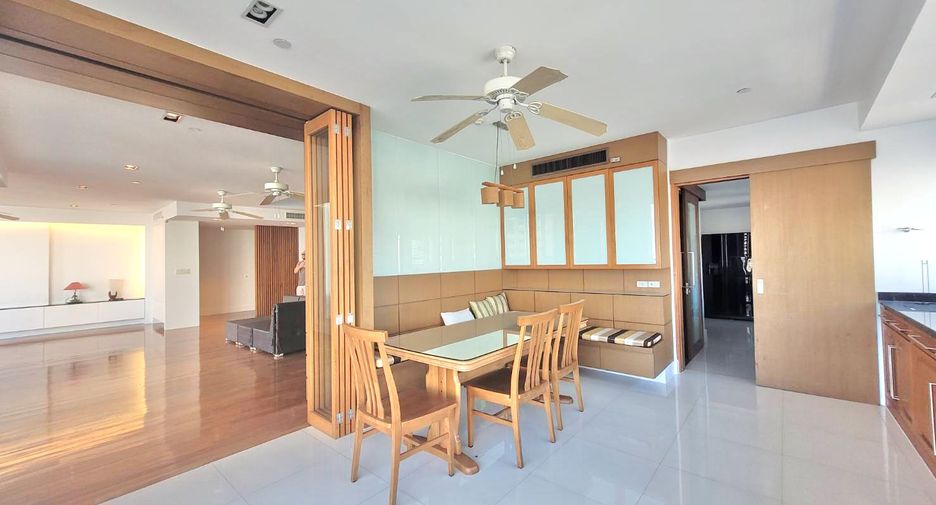 For rent 3 bedrooms condo in Khlong Toei, Bangkok