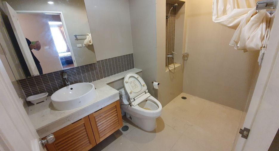For rent and for sale 2 bedrooms condo in Watthana, Bangkok