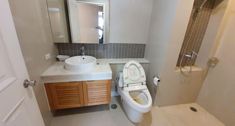 For rent and for sale 2 bedrooms condo in Watthana, Bangkok