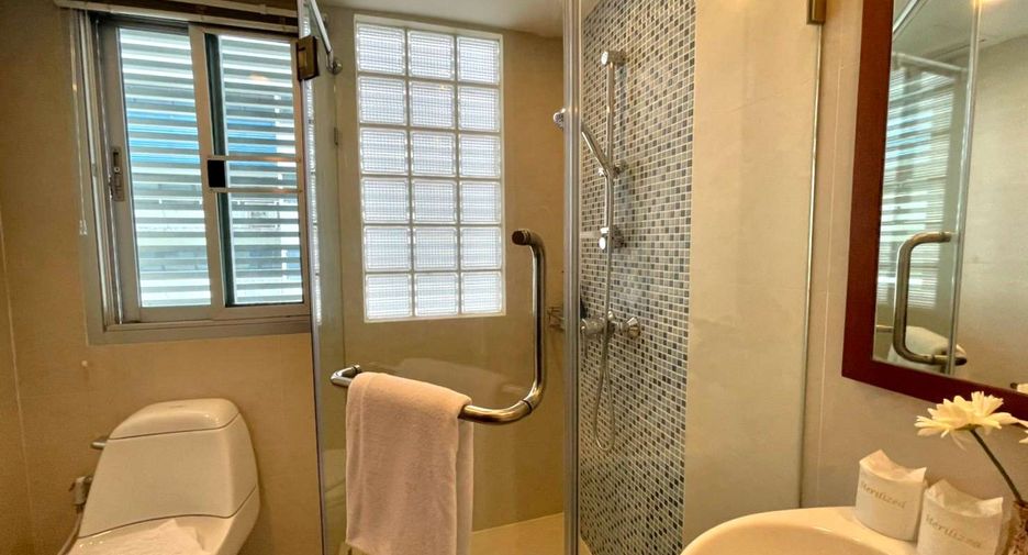 Condo en alquiler de 3 habitaciones en Sathon, Bangkok