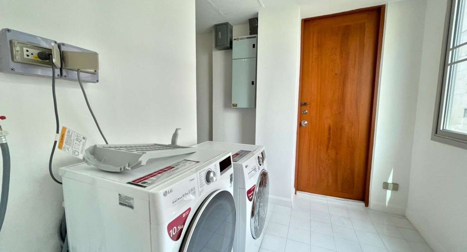 Condo en alquiler de 3 habitaciones en Sathon, Bangkok