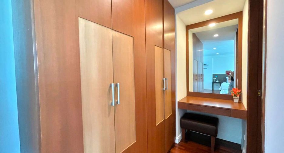 Condo en alquiler de 3 habitaciones en Sathon, Bangkok