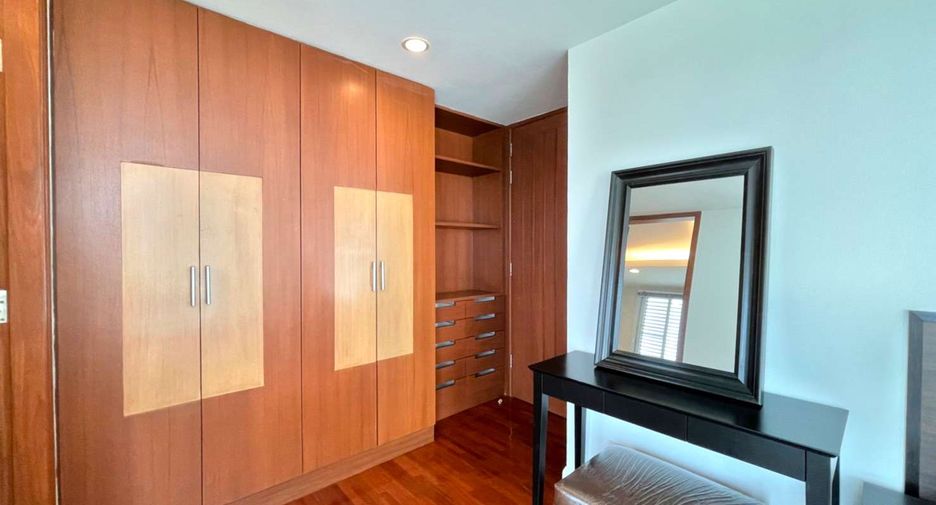 Condo en alquiler de 3 habitaciones en Sathon, Bangkok