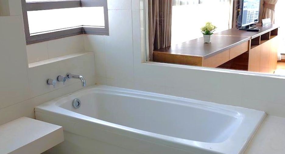 For rent 1 bed condo in Khlong Toei, Bangkok