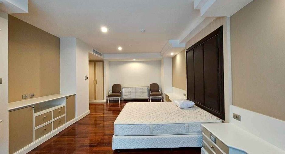For rent 3 bedrooms condo in Khlong Toei, Bangkok