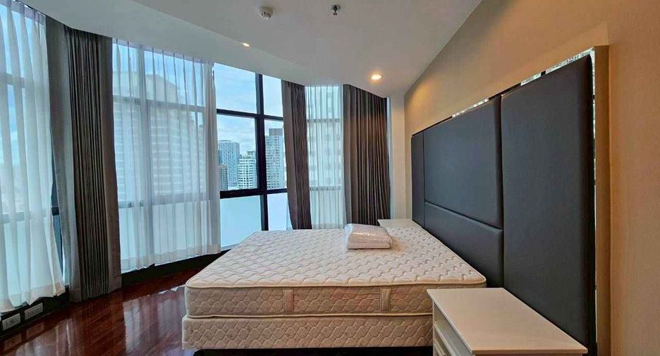 For rent 3 bedrooms condo in Khlong Toei, Bangkok