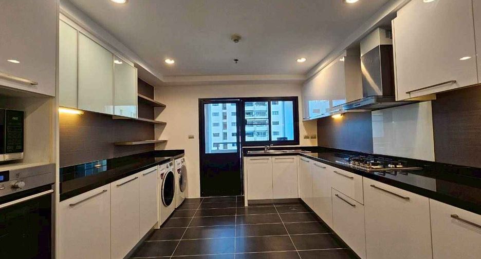 For rent 3 bedrooms condo in Khlong Toei, Bangkok