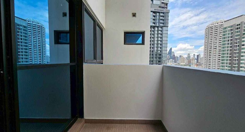 For rent 3 bedrooms condo in Khlong Toei, Bangkok