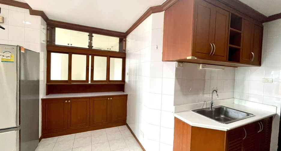 Аренда 3 спальни кондо в Щаттхана, Бангкок