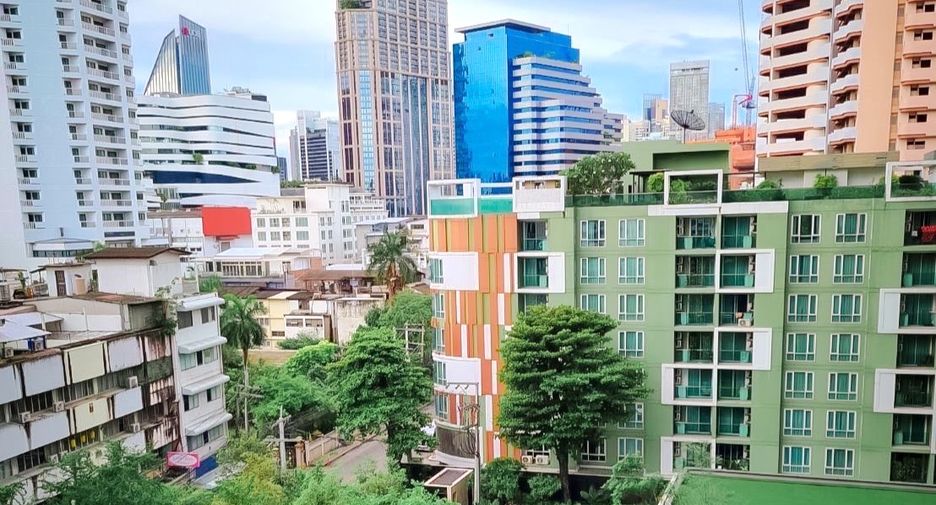 For rent 2 bedrooms condo in Watthana, Bangkok