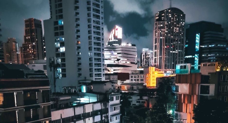 For rent 2 bedrooms condo in Watthana, Bangkok