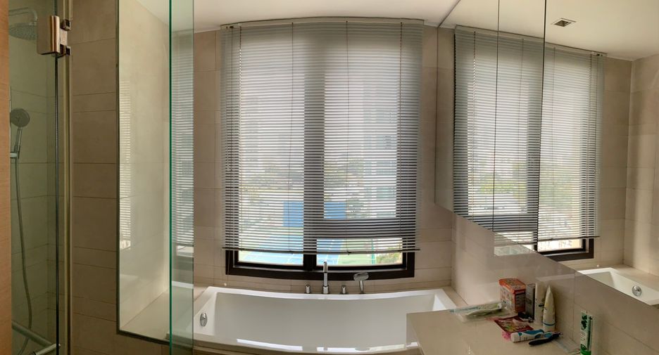 For rent 2 bedrooms condo in Pathum Wan, Bangkok