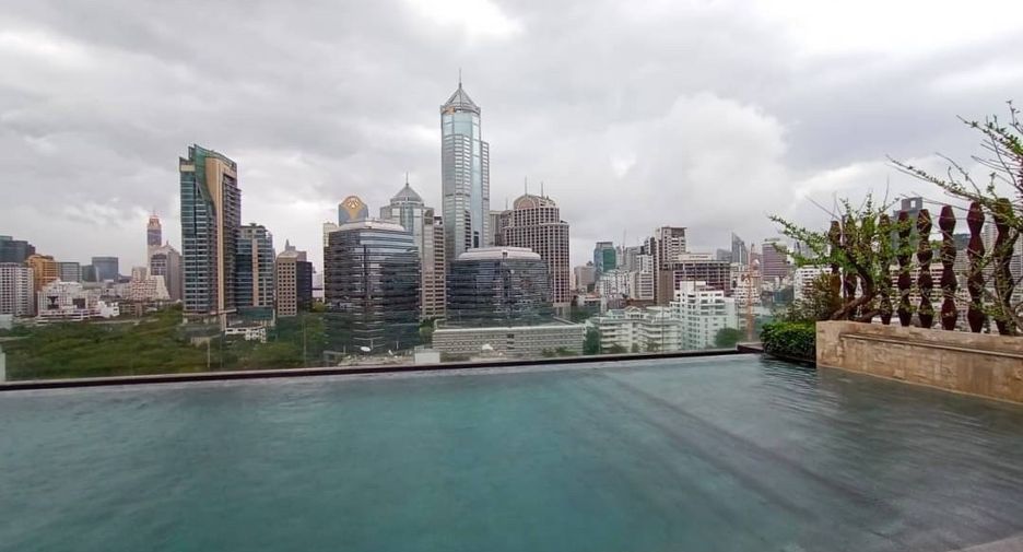 For rent 2 bedrooms condo in Pathum Wan, Bangkok