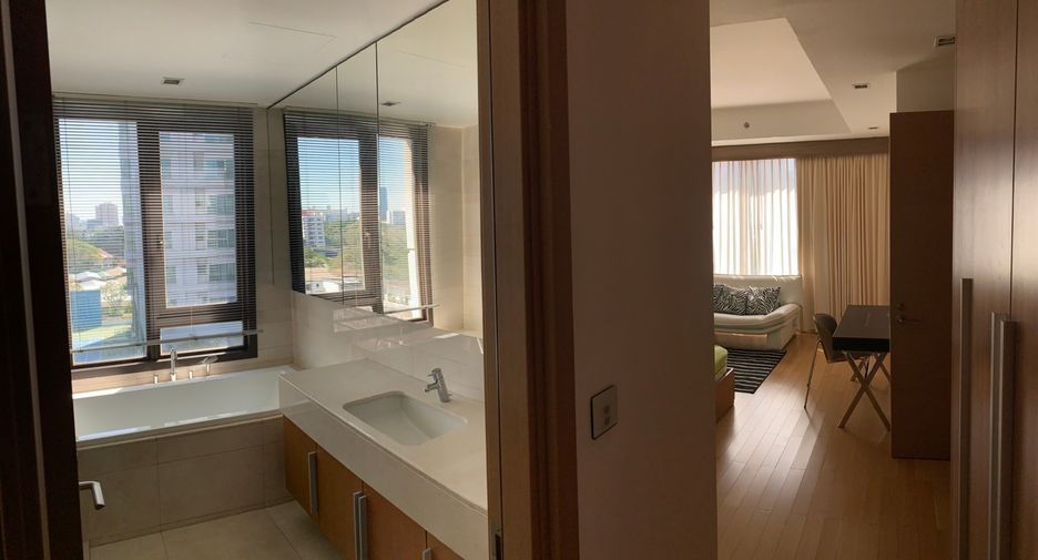 For rent 2 bedrooms condo in Pathum Wan, Bangkok