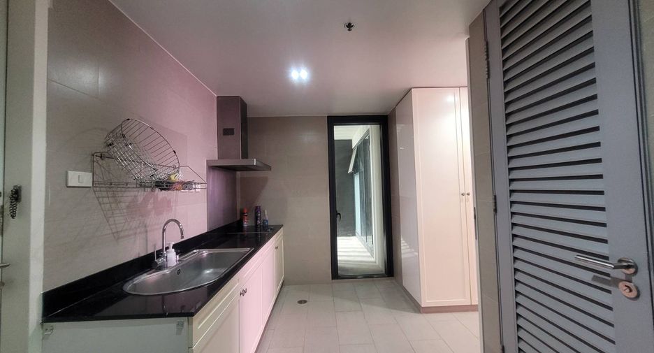 For rent 3 bedrooms condo in Sathon, Bangkok