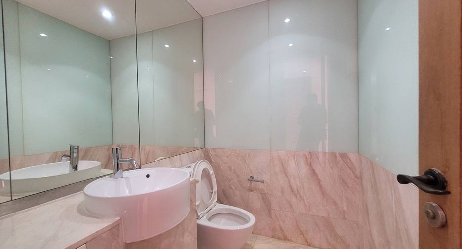 For rent 3 bedrooms condo in Sathon, Bangkok