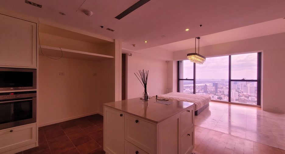 For rent 3 bedrooms condo in Sathon, Bangkok