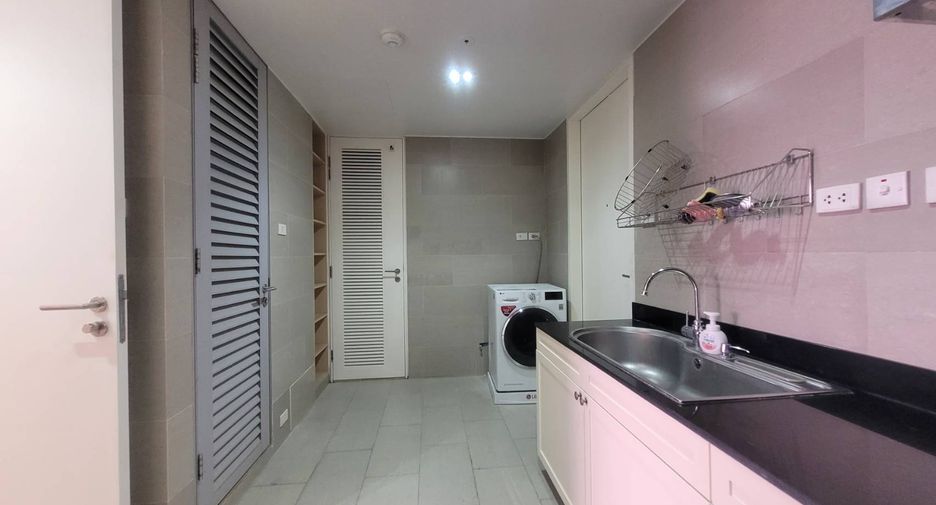 For rent 3 bedrooms condo in Sathon, Bangkok