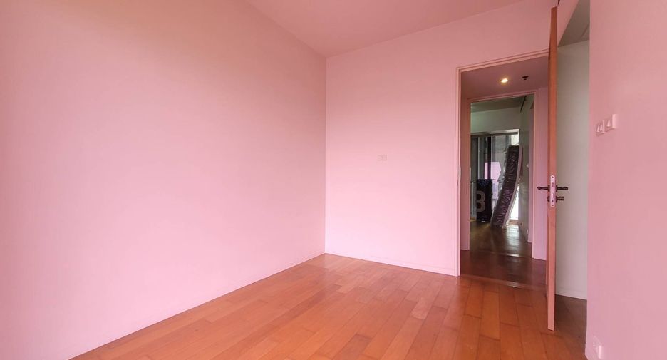 For rent 3 bedrooms condo in Sathon, Bangkok
