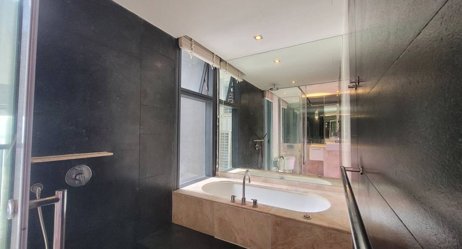 For rent 3 bedrooms condo in Sathon, Bangkok