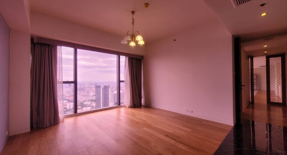 For rent 3 bedrooms condo in Sathon, Bangkok