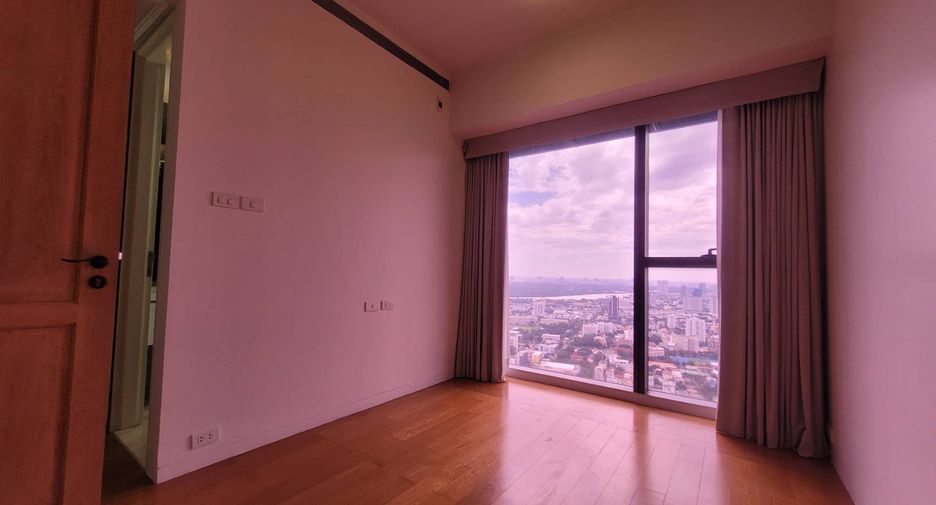 For rent 3 bedrooms condo in Sathon, Bangkok