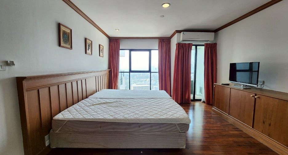 For rent 3 bedrooms condo in Sathon, Bangkok