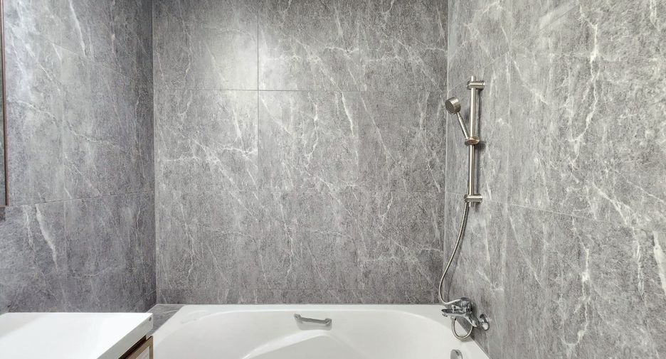 For rent 3 bedrooms condo in Sathon, Bangkok