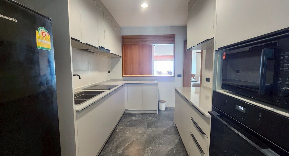 For rent 3 bedrooms condo in Sathon, Bangkok