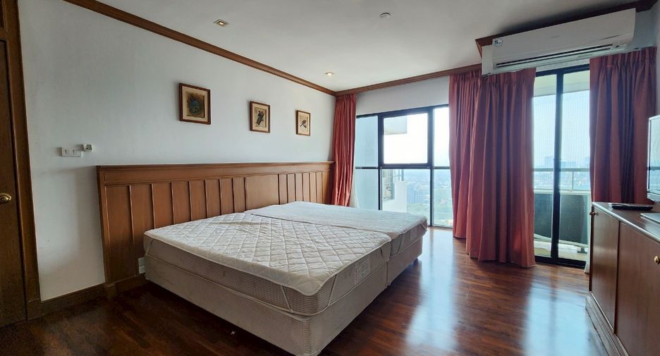 For rent 3 bedrooms condo in Sathon, Bangkok