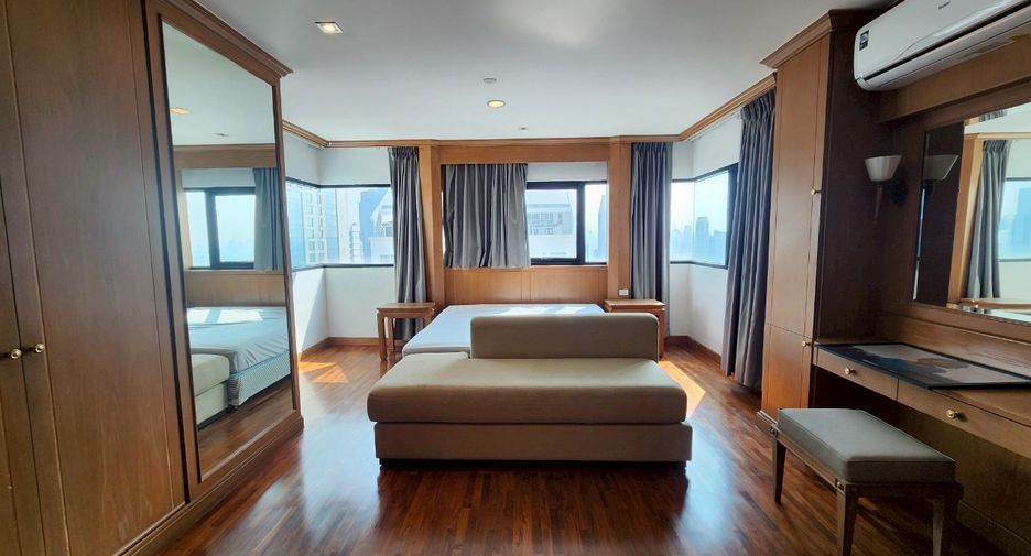 For rent 3 bedrooms condo in Sathon, Bangkok