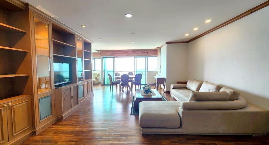 For rent 3 bedrooms condo in Sathon, Bangkok