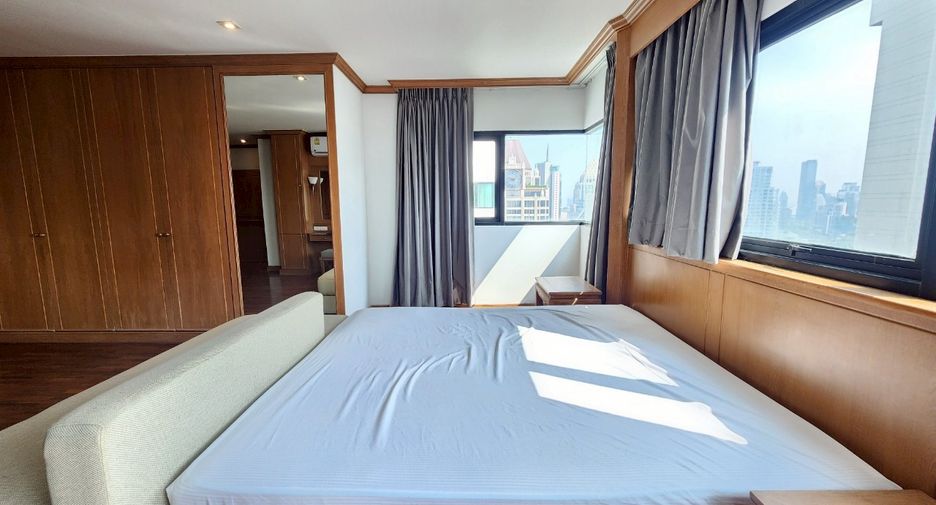 For rent 3 bedrooms condo in Sathon, Bangkok