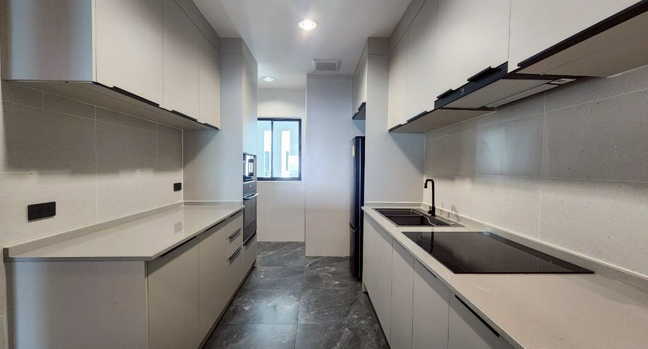 For rent 3 bedrooms condo in Sathon, Bangkok