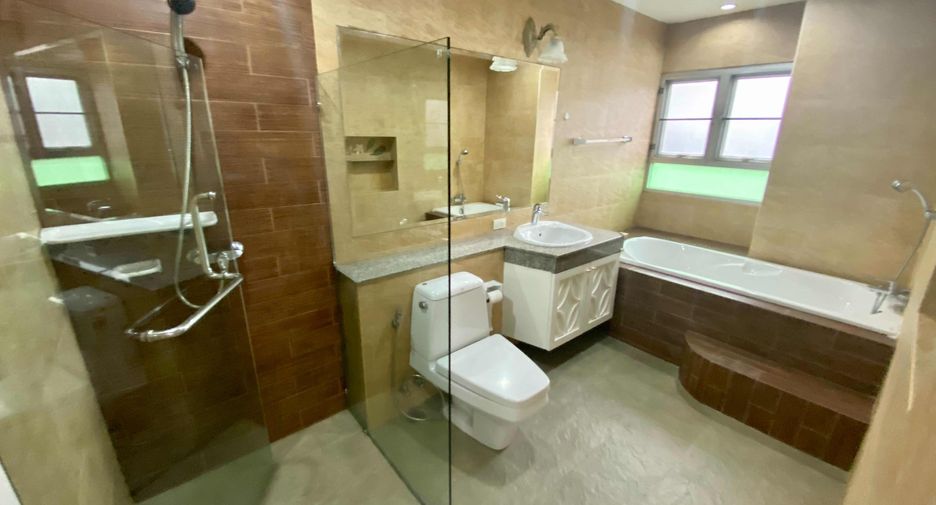 出租 5 卧室 独立屋 在 Khlong Toei, 曼谷