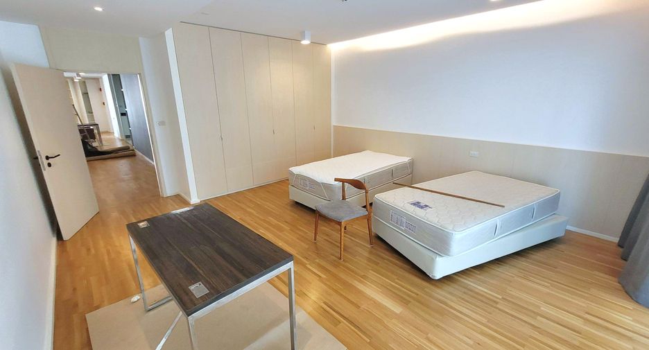 For rent 3 bedrooms condo in Watthana, Bangkok