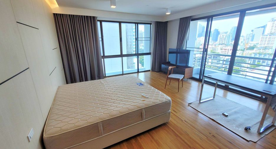 For rent 3 bedrooms condo in Watthana, Bangkok