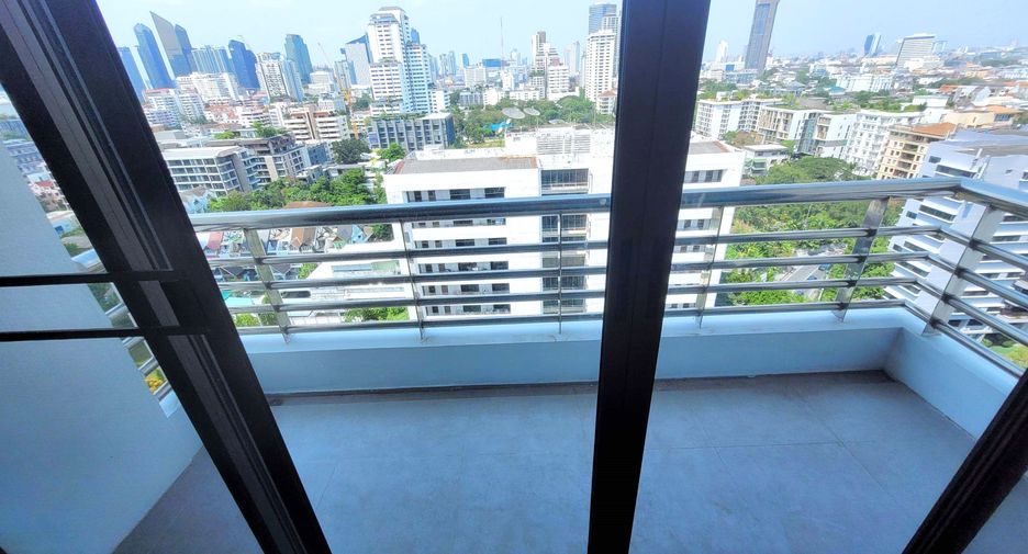 For rent 3 bedrooms condo in Watthana, Bangkok