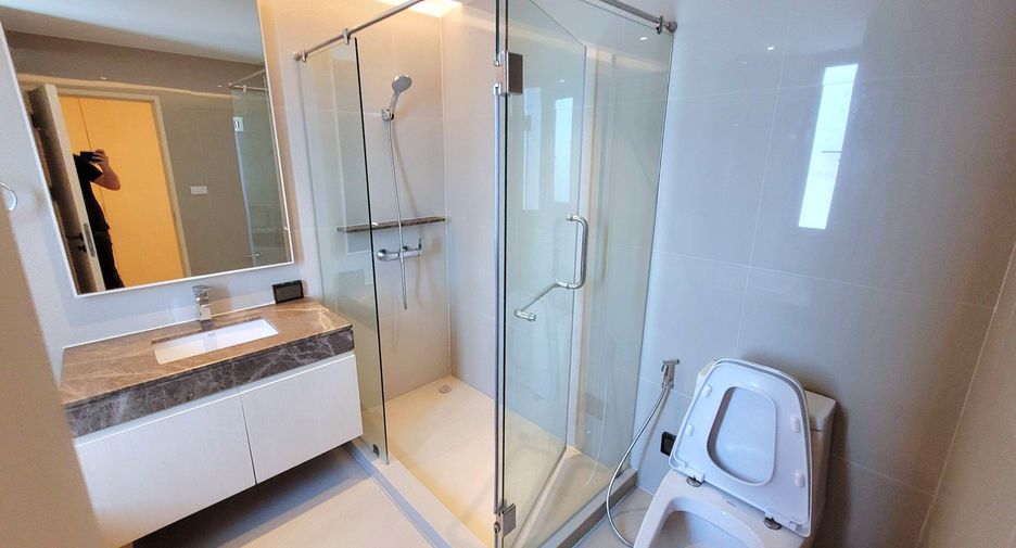 For rent 3 bedrooms condo in Watthana, Bangkok