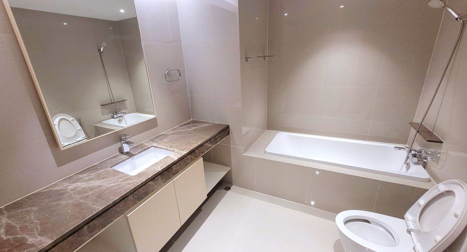 For rent 3 bedrooms condo in Watthana, Bangkok